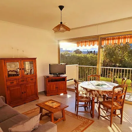 Le Petit Eden Piscine, Tennis, Ping Pong Antibes