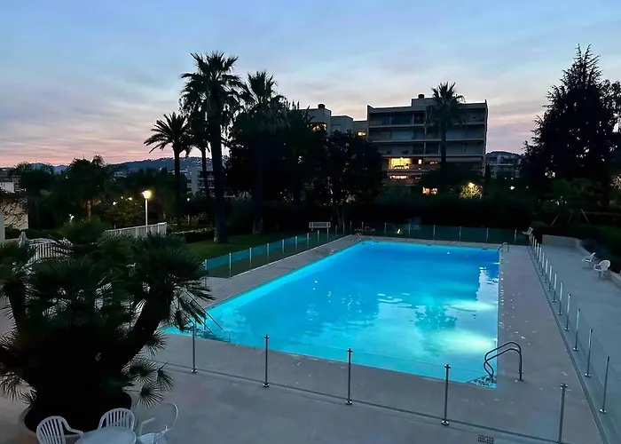 Le Petit Eden Piscine, Tennis, Ping Pong *